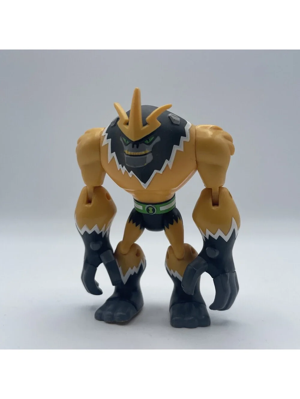 Ben 10 Omniverse Shocksquatch 4